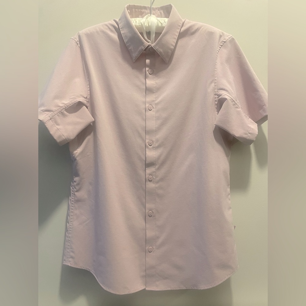 Lululemon Medium Lght Pink Short Sleeve Shirt